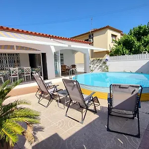  Hébergement de vacances Cosy, Well Equipped House, 5 Min. From The